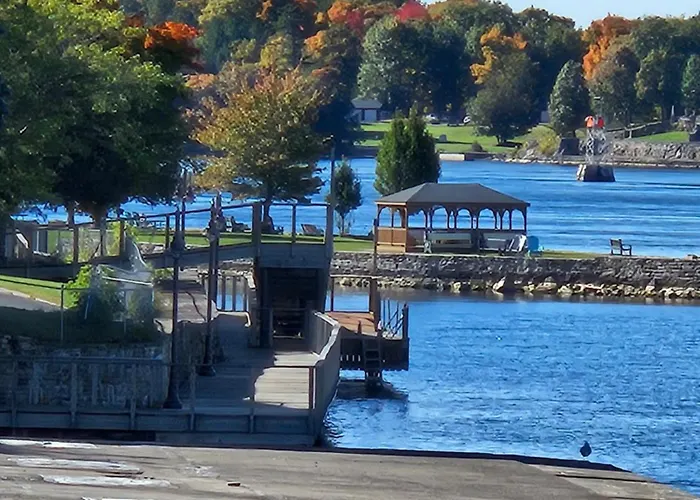 Capt Thomson'S Resort