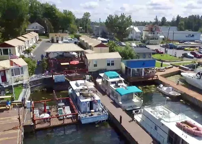 Hills Motel & Marina